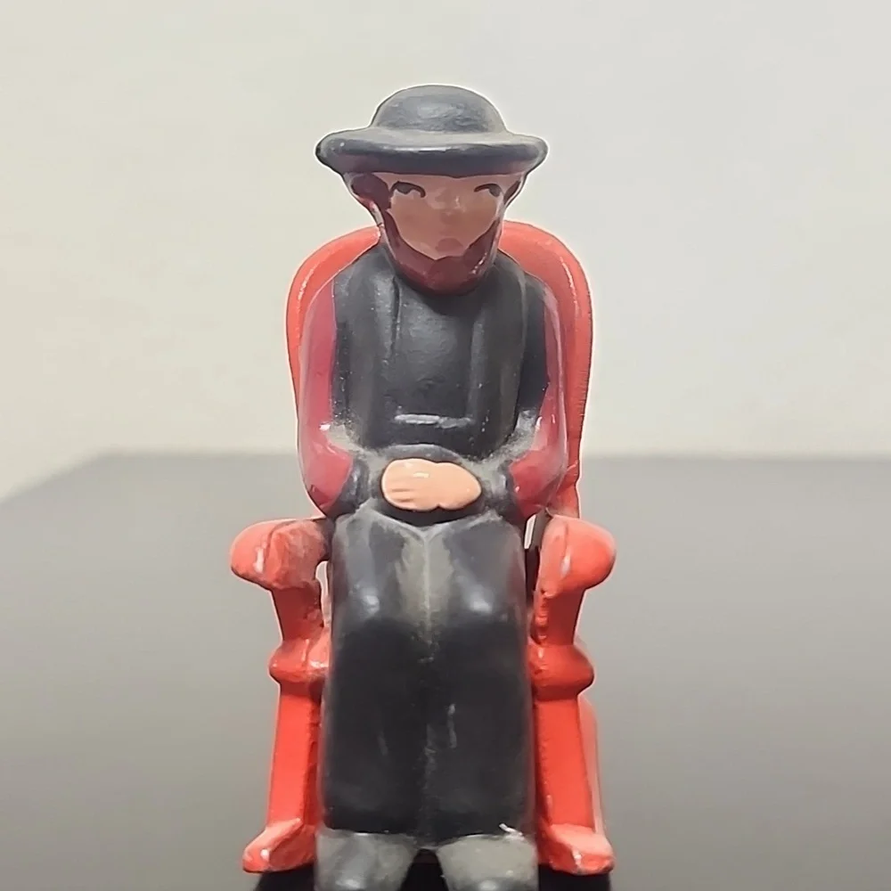 🥳 Cast Iron Amish Man In Rocking Chair - Salt & Pepper Shaker, Vintage